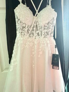 NOX Floral Lace Illusion Bodice white Prom Dress/after party wedding dress